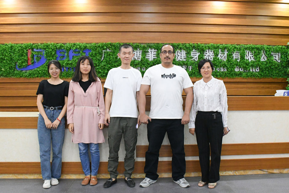 沙特客户进口香蕉视频下载污品牌商用健身器材